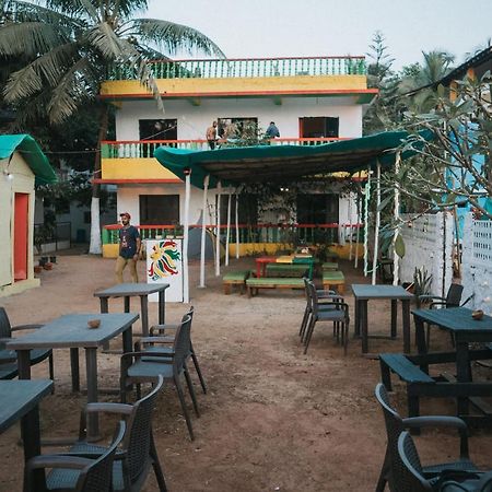 Rasta Mansion Beach Hostel And Rooms Arambol Exterior photo