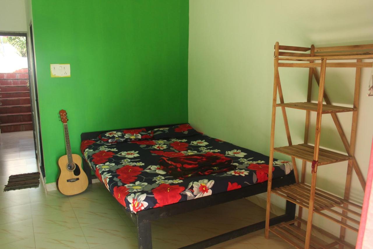 Rasta Mansion Beach Hostel And Rooms Arambol Exterior photo
