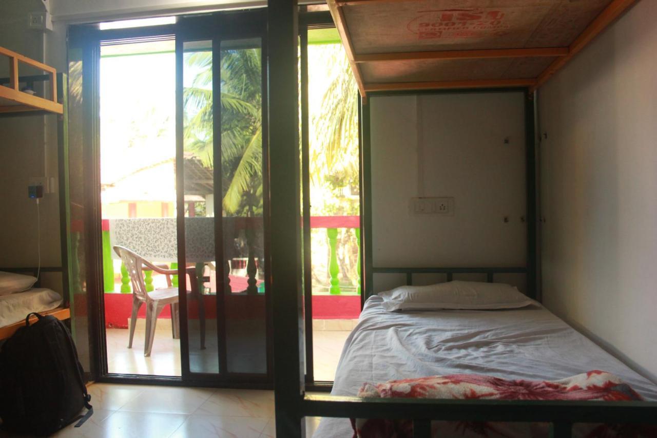 Rasta Mansion Beach Hostel And Rooms Arambol Exterior photo