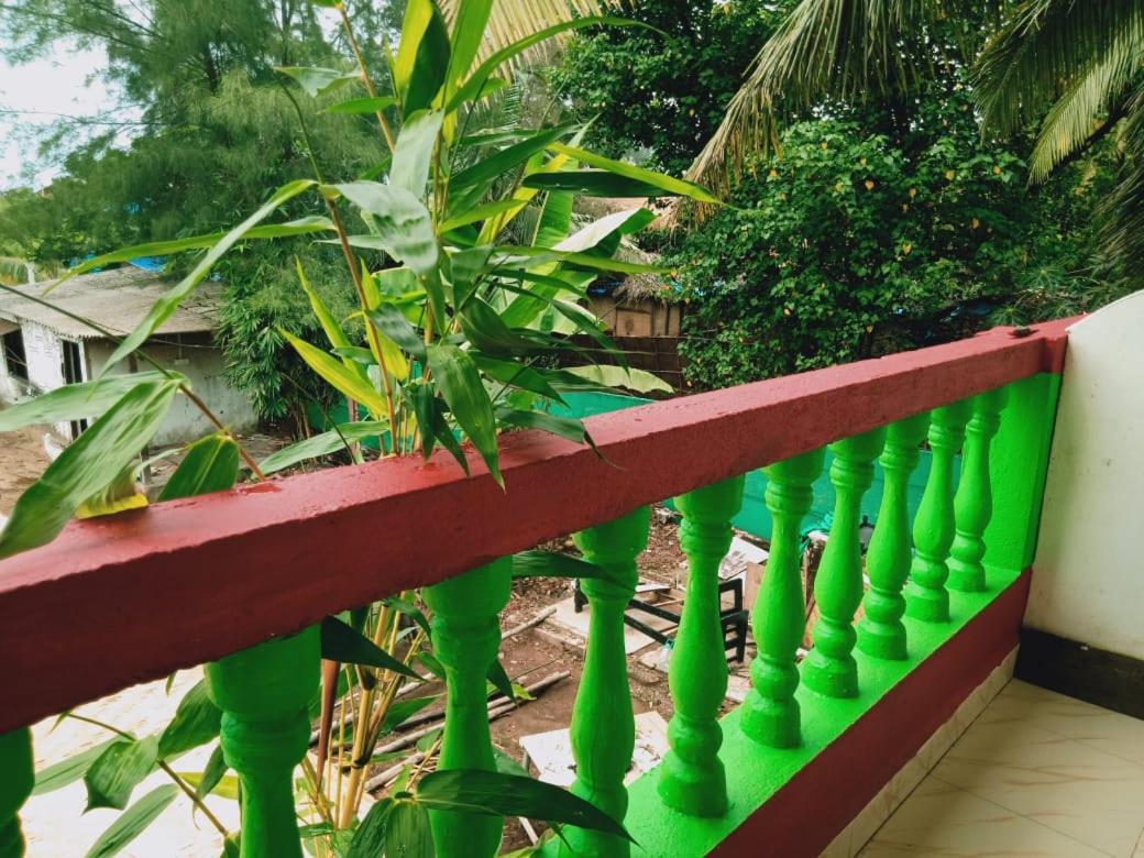 Rasta Mansion Beach Hostel And Rooms Arambol Exterior photo