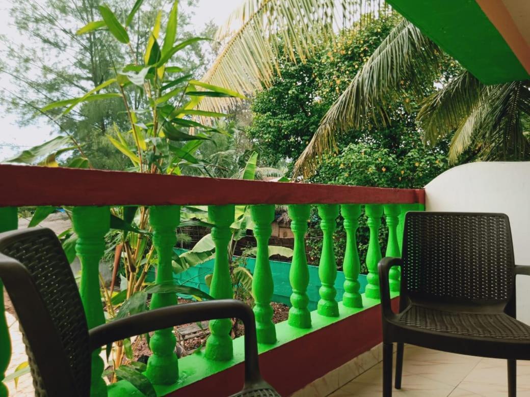 Rasta Mansion Beach Hostel And Rooms Arambol Exterior photo