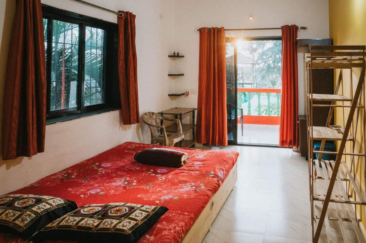 Rasta Mansion Beach Hostel And Rooms Arambol Exterior photo