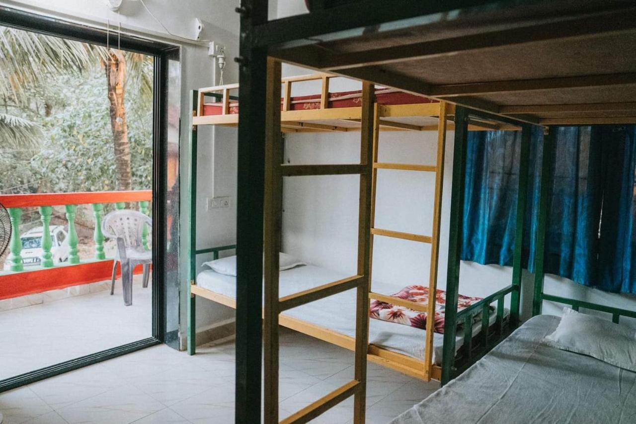 Rasta Mansion Beach Hostel And Rooms Arambol Exterior photo