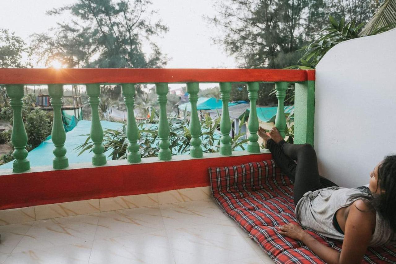 Rasta Mansion Beach Hostel And Rooms Arambol Exterior photo