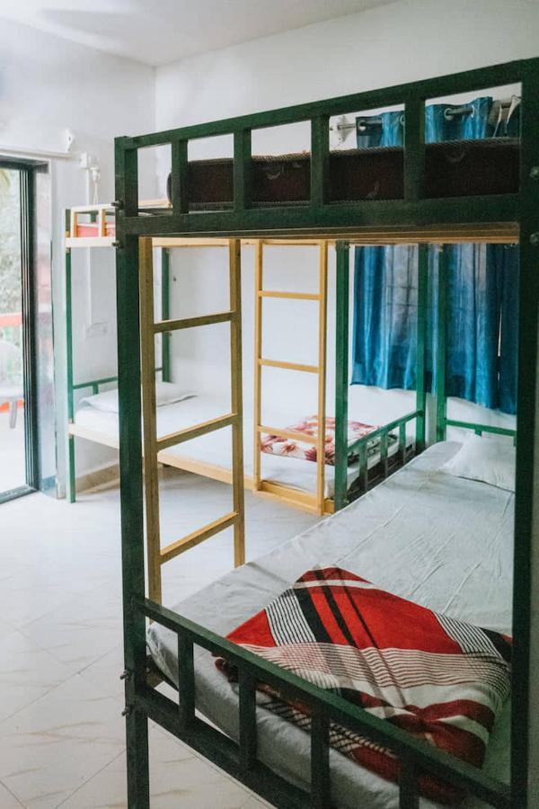 Rasta Mansion Beach Hostel And Rooms Arambol Exterior photo
