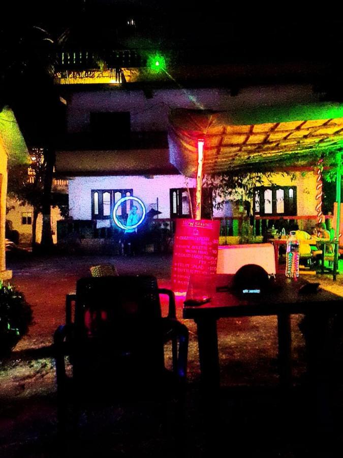 Rasta Mansion Beach Hostel And Rooms Arambol Exterior photo