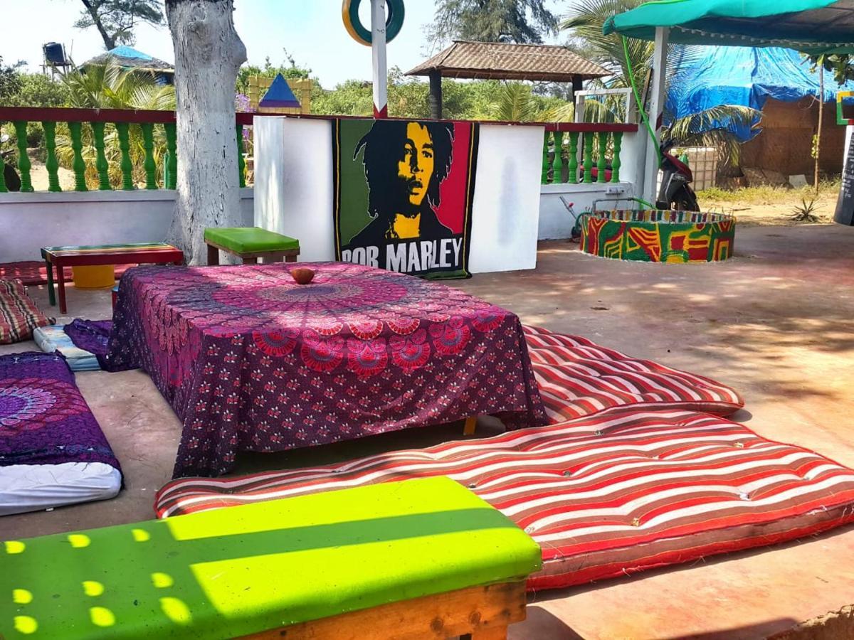 Rasta Mansion Beach Hostel And Rooms Arambol Exterior photo