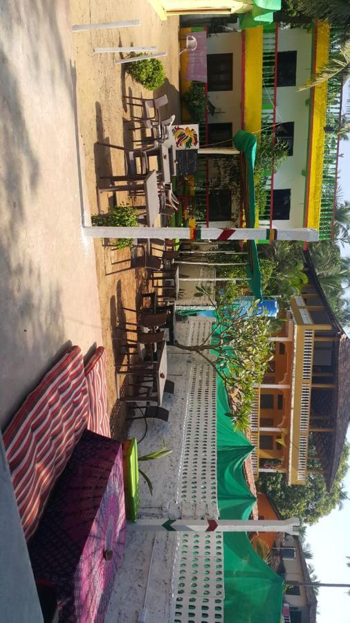 Rasta Mansion Beach Hostel And Rooms Arambol Exterior photo
