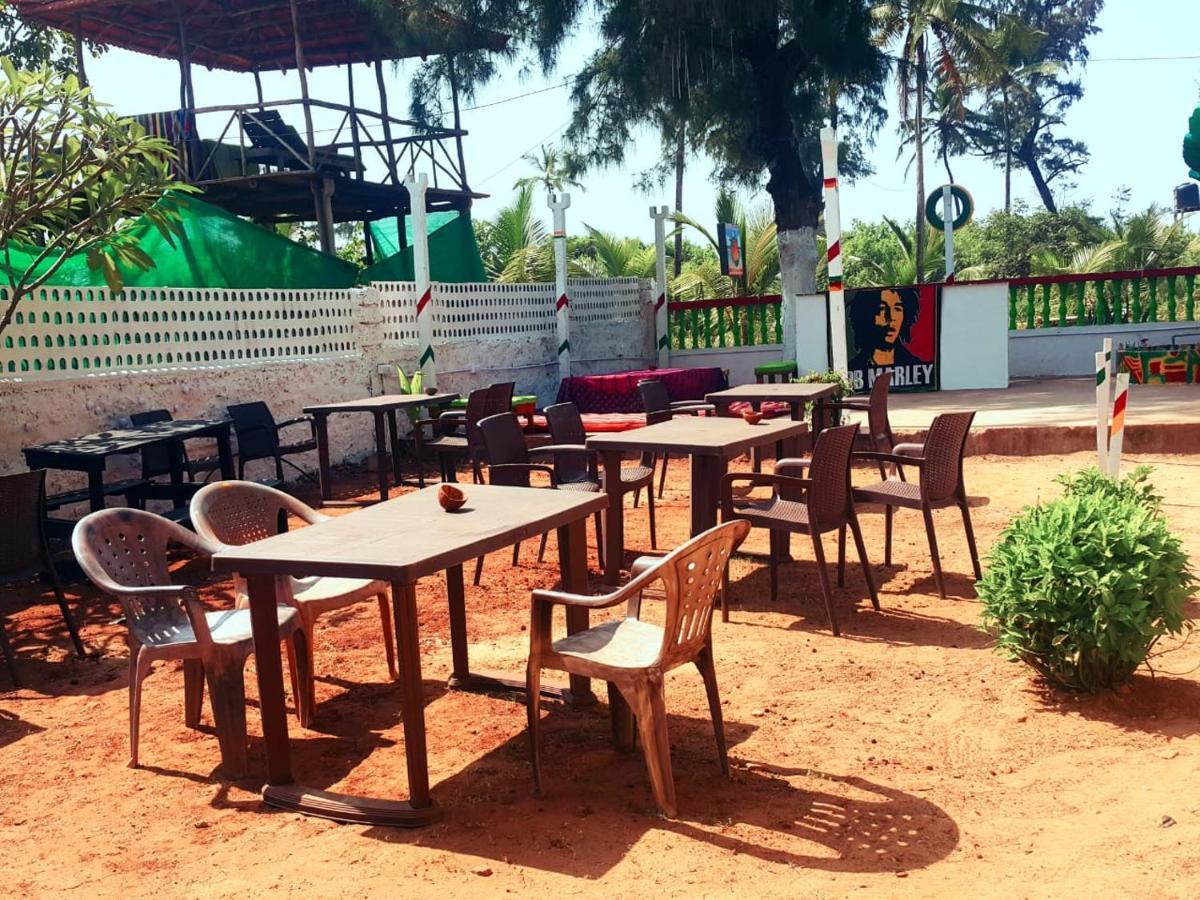 Rasta Mansion Beach Hostel And Rooms Arambol Exterior photo