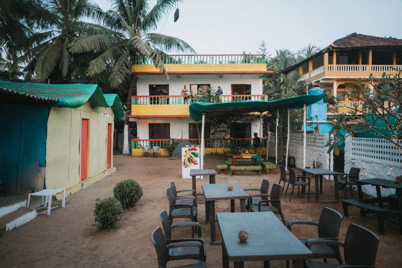 Rasta Mansion Beach Hostel And Rooms Arambol Exterior photo