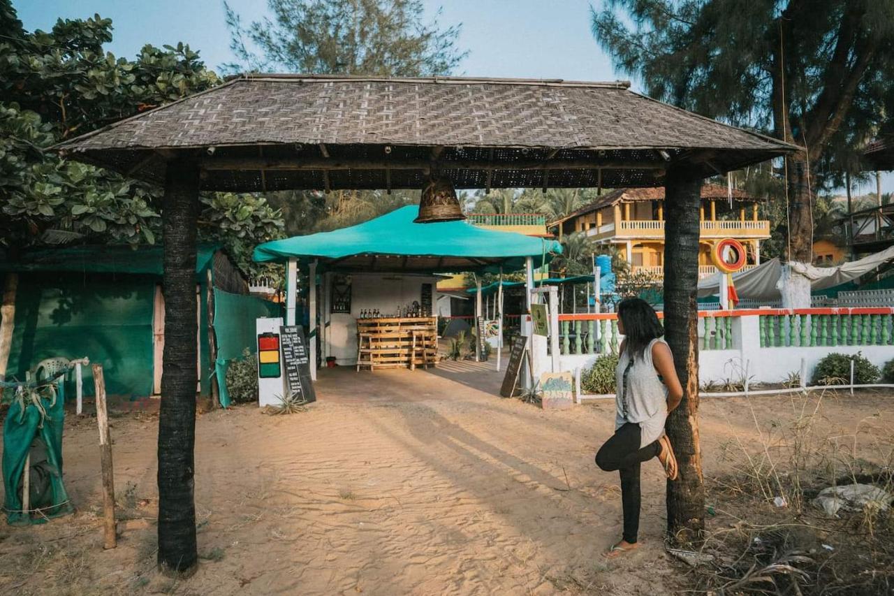 Rasta Mansion Beach Hostel And Rooms Arambol Exterior photo